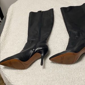 Lindas  botas de cuero. Nine  wéstern